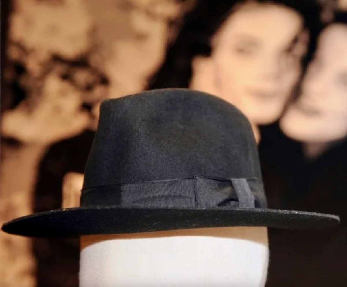 Michael Jackson's moonwalk fedora up for auction in Paris