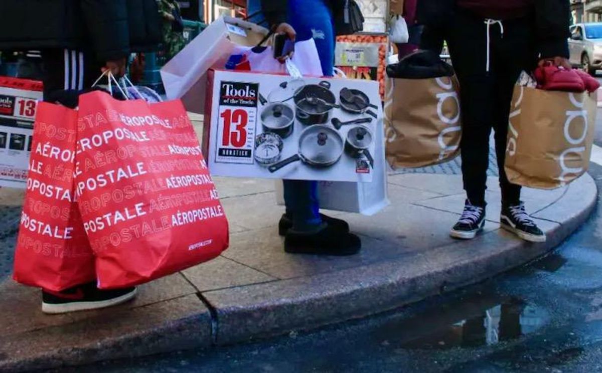 'Resilient' U.S. economy defies recession fears to cap solid year