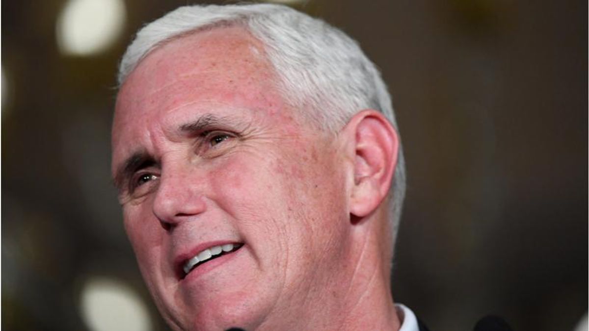 Mike Pence praises Hungary's authoritarian prime minister