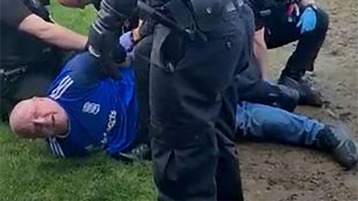 Police rough-up terminally ill man who mooned traffic camera to fulfill bucket list