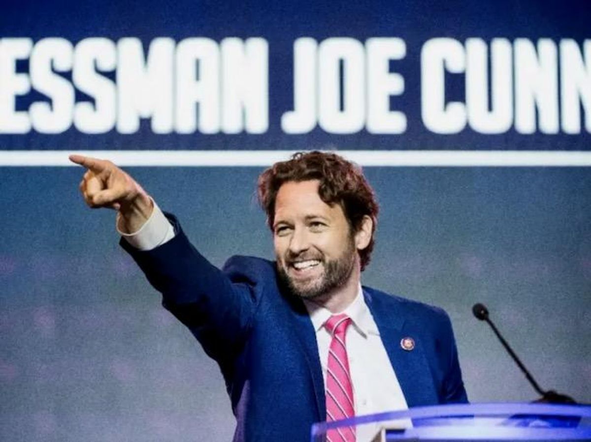 Chickens, fish tanks and childbirth: this week on the US campaign trail