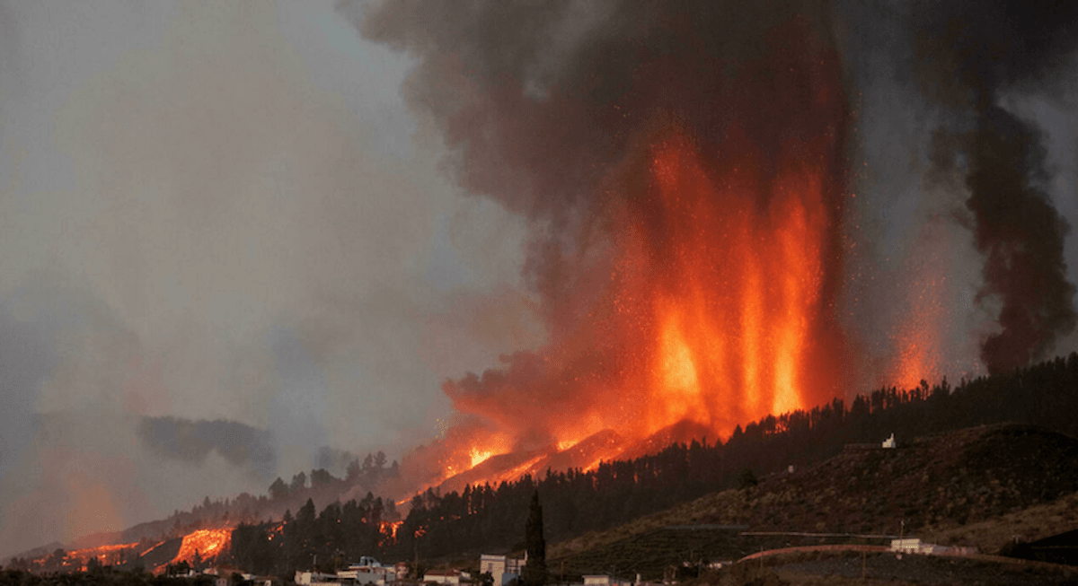 Canary Islands volcano destroys homes