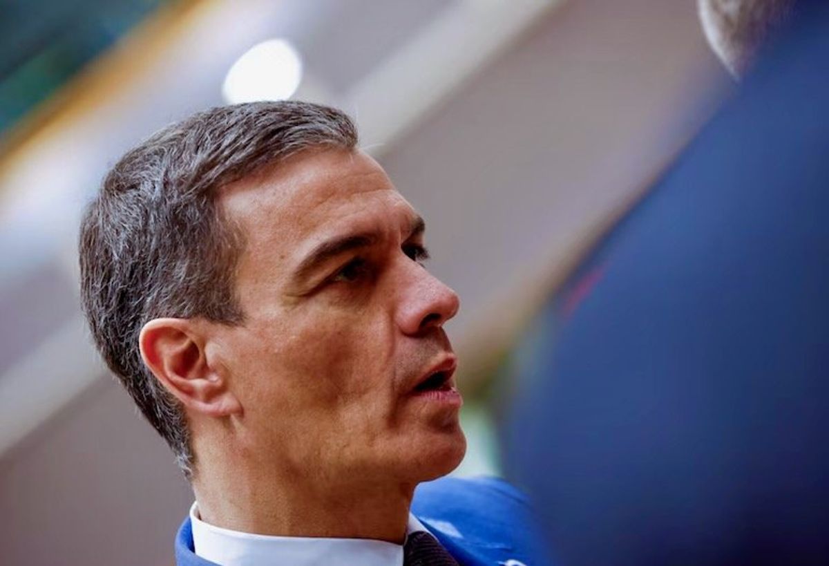 Commemorating fall of fascism in Spain, PM Sánchez warns against Musk interference