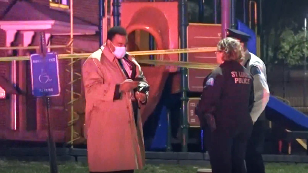 2-year-old fatally shoots his dad with rifle in St. Louis: report