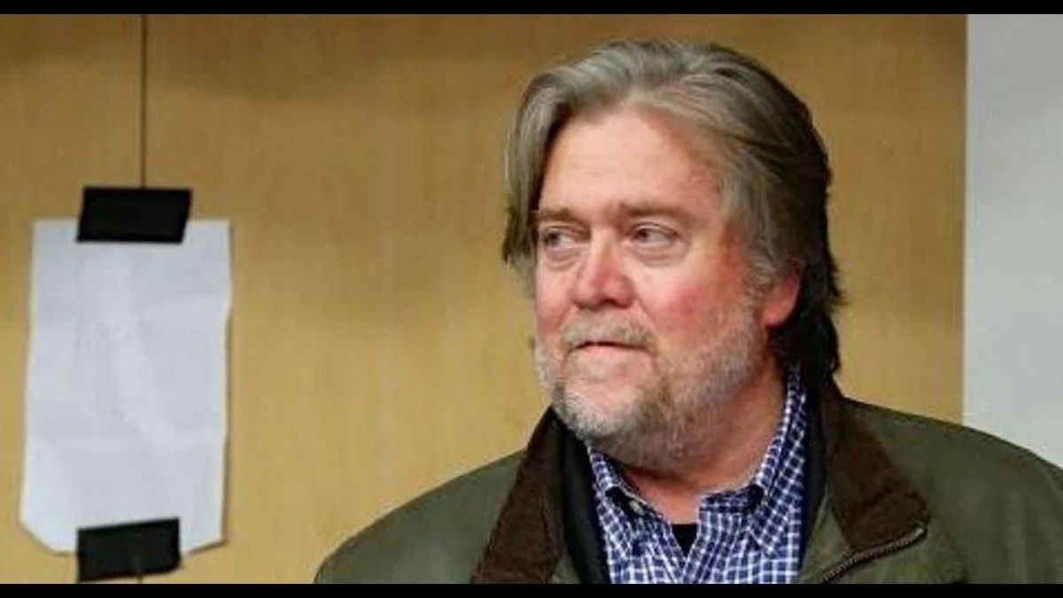 Stephen Bannon indicted by  federal grand jury – arrest warrant issued
