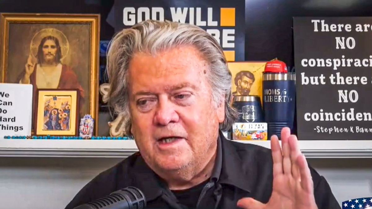 Steve Bannon pushes Trump to escalate trade war with 'total embargo' on China