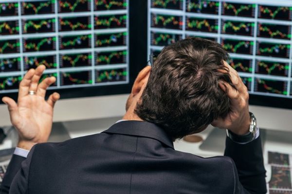 'It does confuse me': Fox News host checks pundit claiming stock market better under Trump