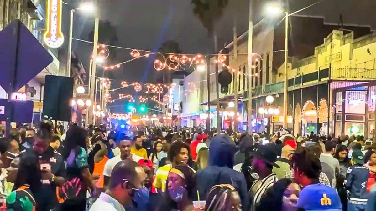 Video shows throngs of maskless people celebrating Super Bowl in Tampa