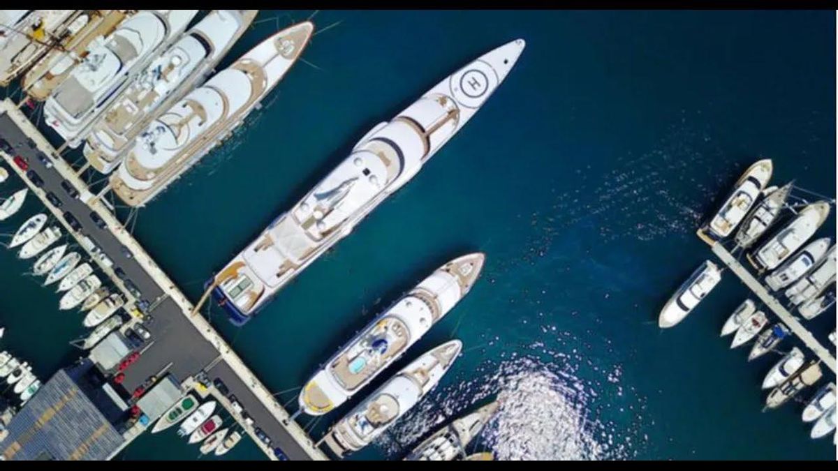 Superyacht owned by Russian billionaire mysteriously disappears: report