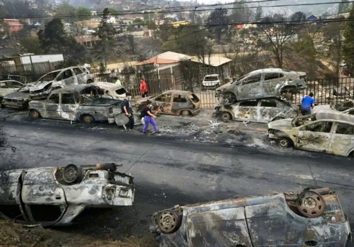 Chile wildfire survivors return to horrifying aftermath