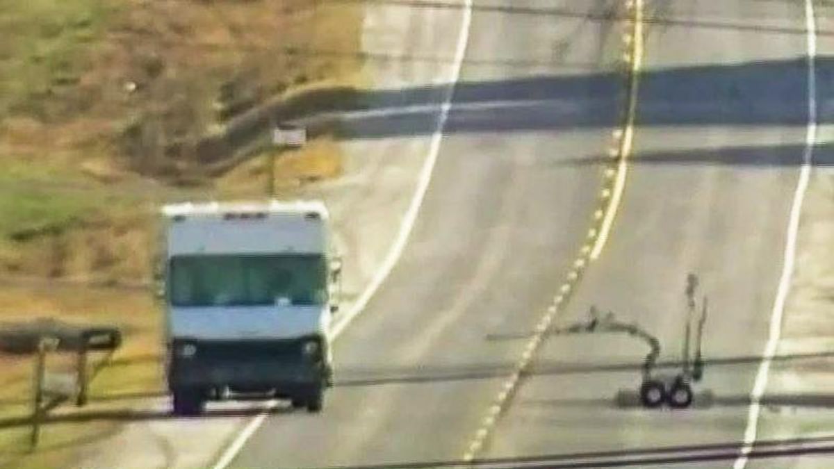 WATCH: Tennessee bomb squad responds to vehicle playing message heard before Nashville bombing