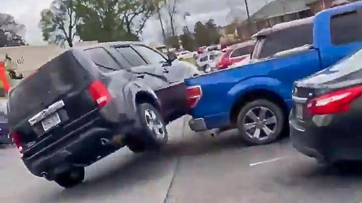 White man's attempt to 'hit and run' Black woman fails spectacularly when he crashes into second car