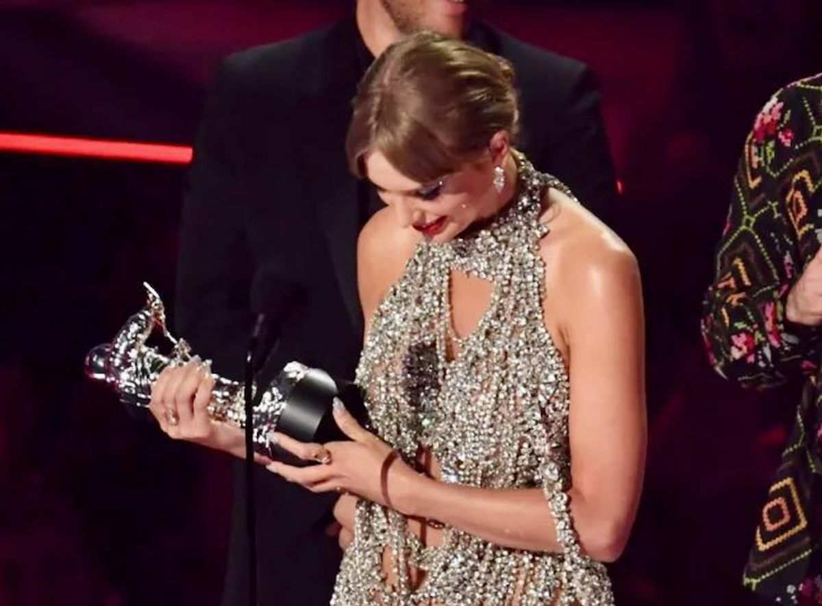 Bad Bunny, Taylor Swift lead MTV Video Music Awards