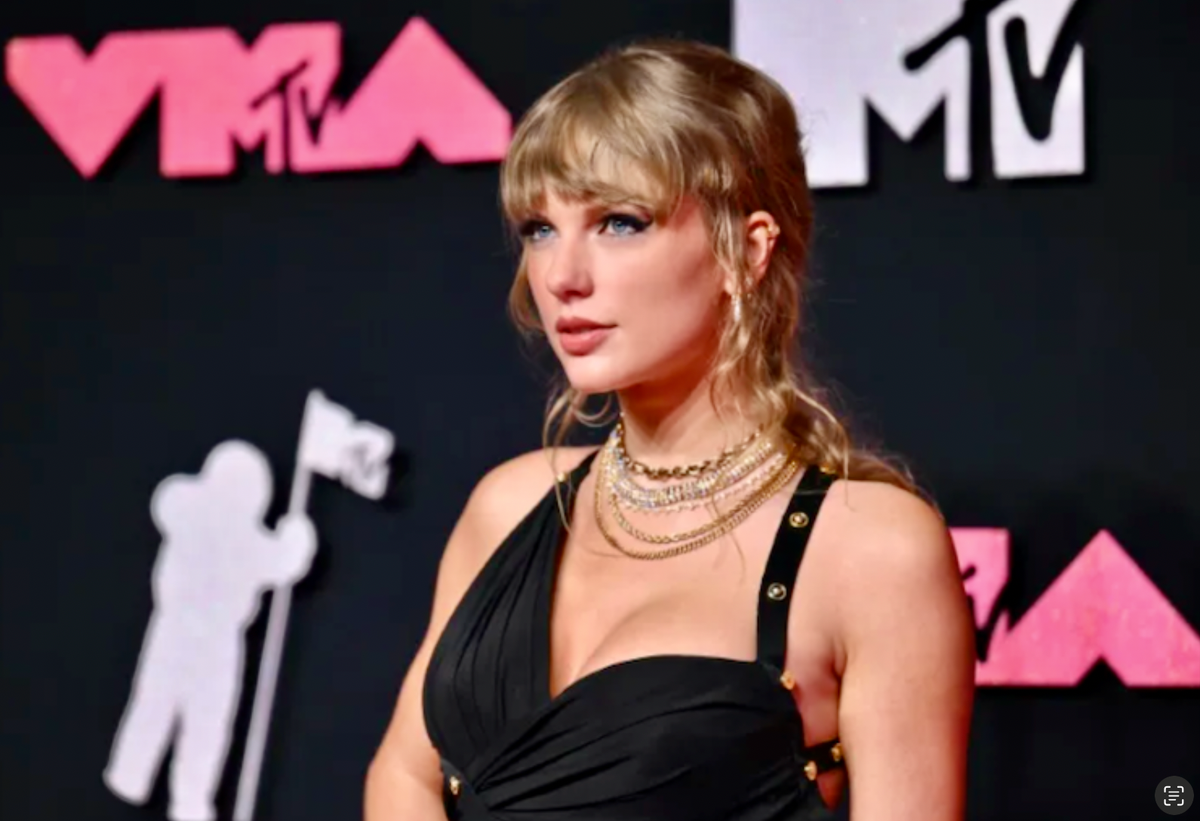 Taylor Swift, Shakira shine at MTV Video Music Awards