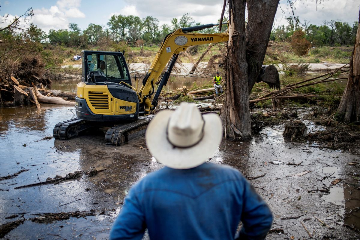 Texas floods clear-up