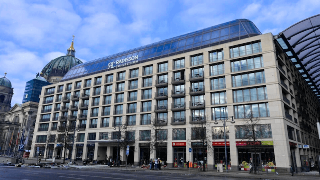Two people hurt as huge Berlin aquarium bursts