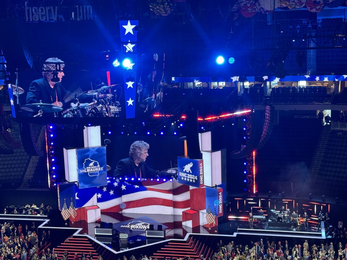 'Bonkers': RNC ridiculed for 'dad band' jam that fills void as teleprompter crashes