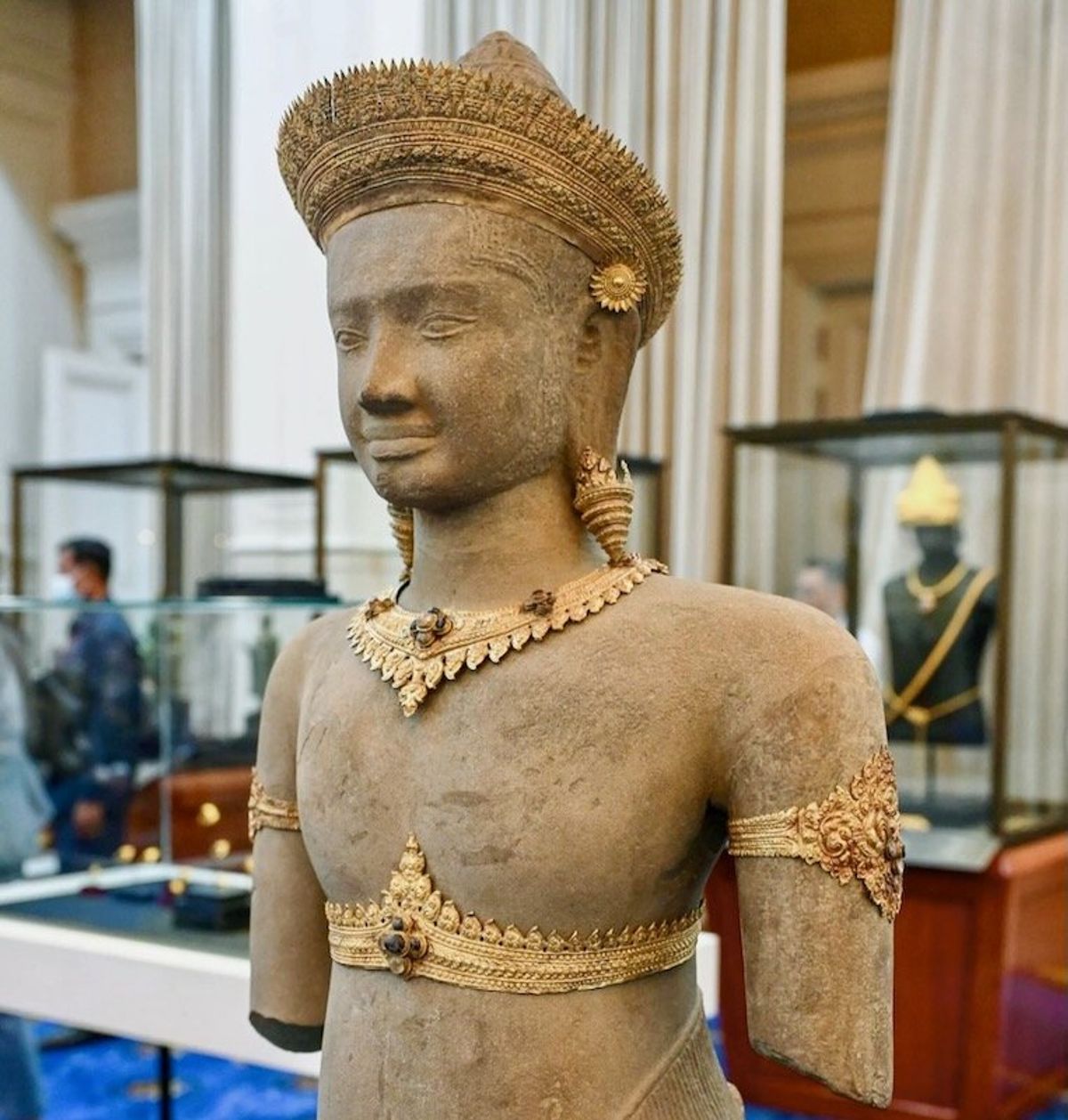 Cambodia celebrates return of 'priceless' stolen Angkor jewelry