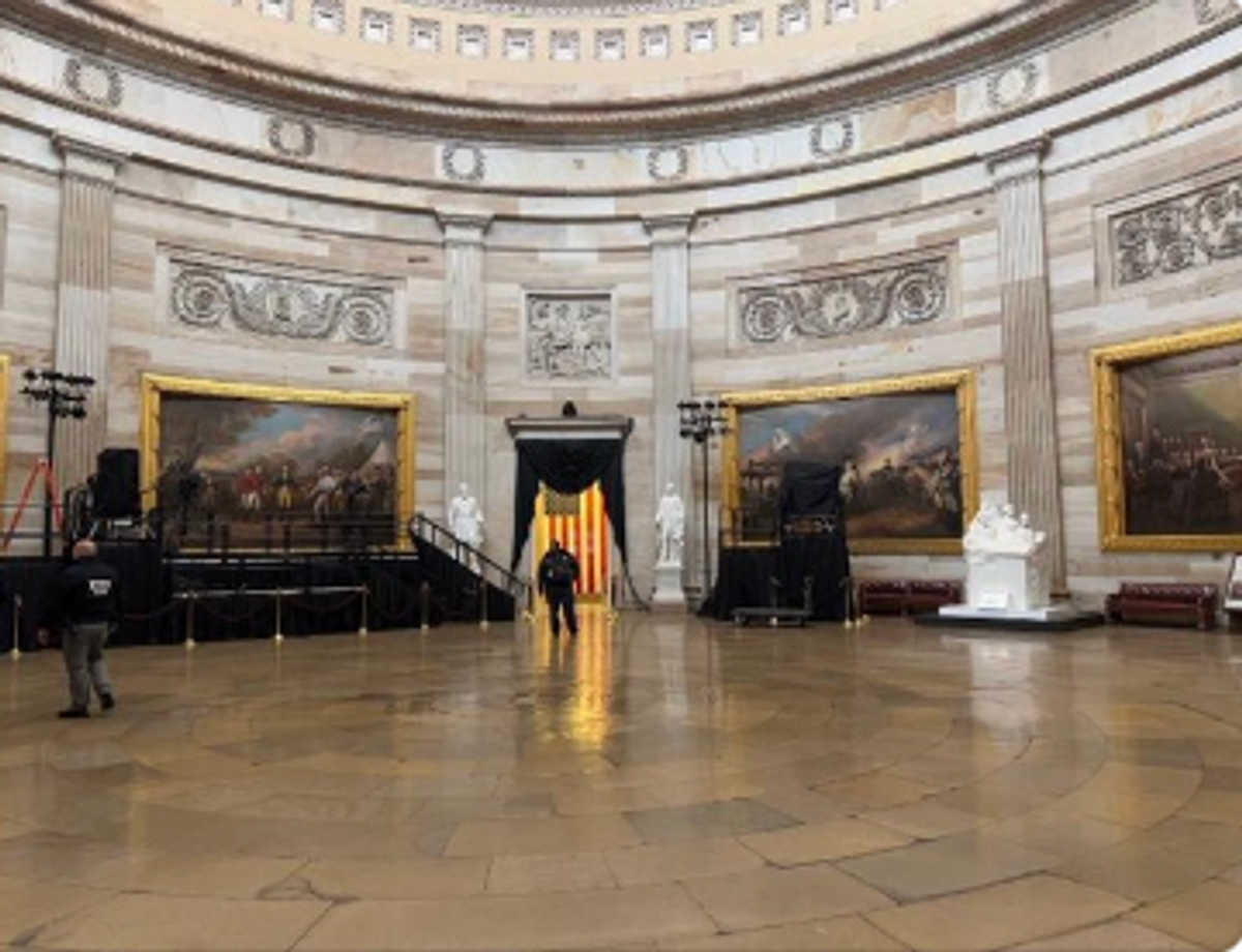 Senator shares photo series contrasting 2025 with Trump's loss in 2021