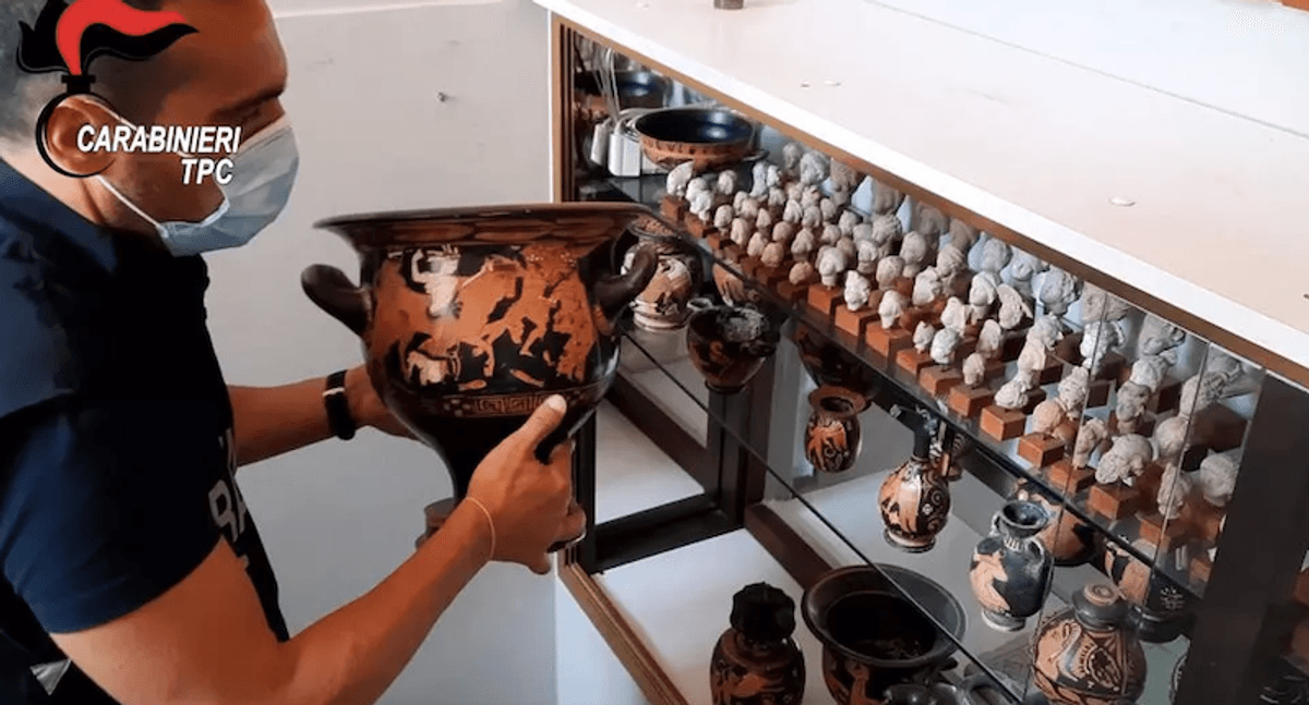 Nearly 800 archeological finds stolen from Italy returned