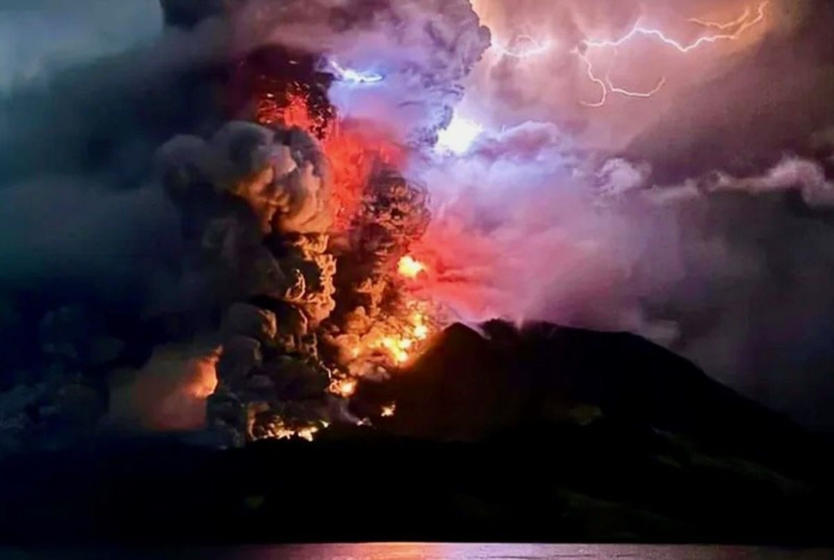 Indonesia evacuating thousands after volcano erupts, causes tsunami threat