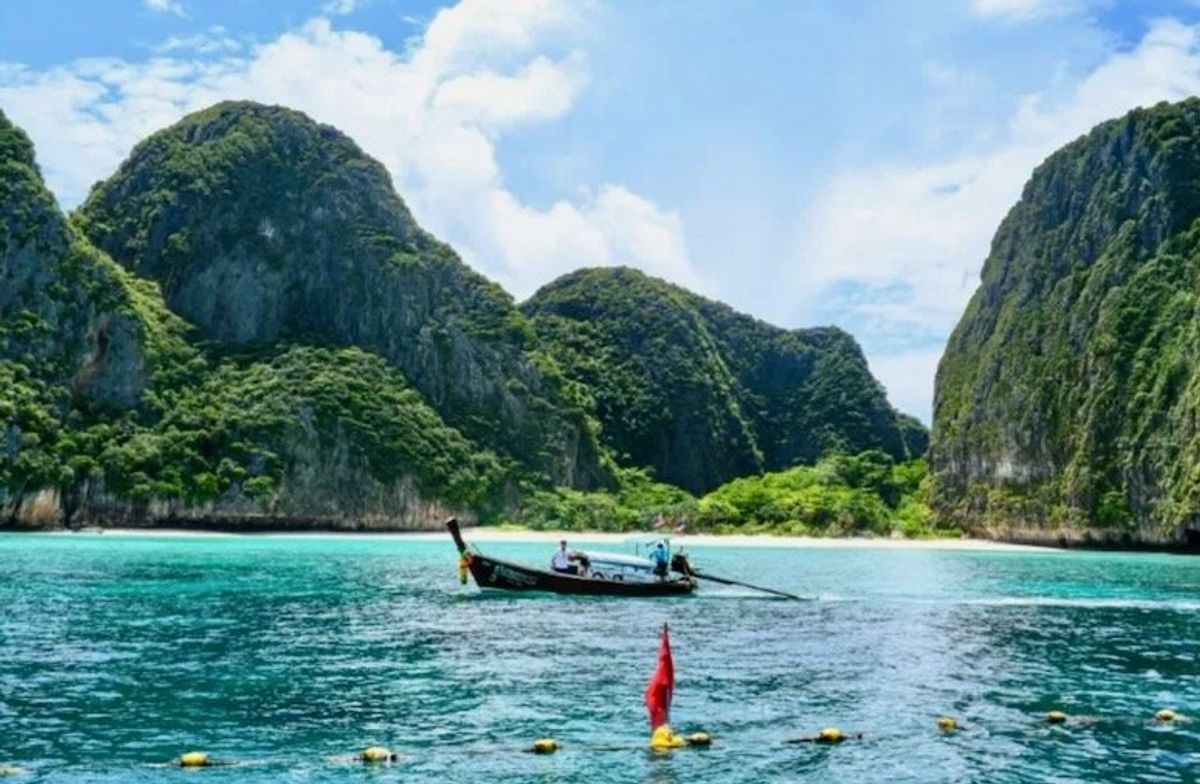 Famed Thai holiday isles suffer water shortages after heatwave