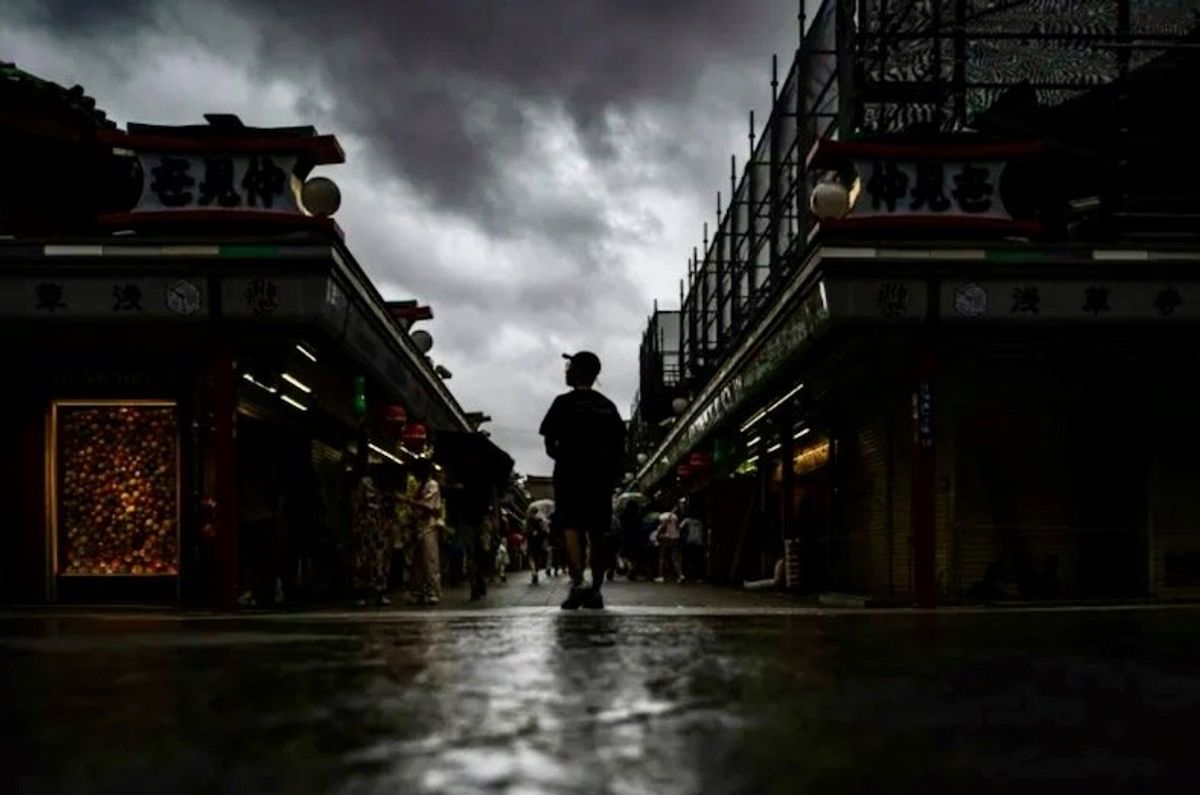 'Very strong' typhoon buffets Japan's Pacific coast