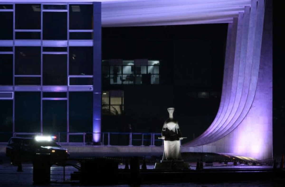 Man with explosives dies in blast at Brazil's Supreme Court