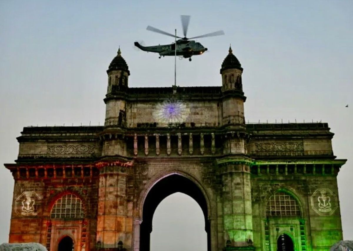 13 dead after Indian navy speedboat rams ferry off Mumbai