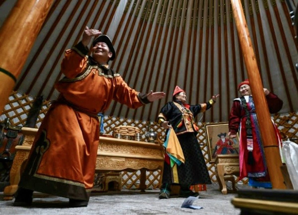Mongolians warm up on culture at new winter festival