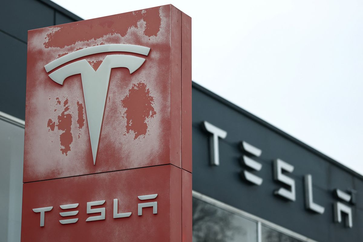 'Terrible mistake': Sheriff threatens 'fat guys in mom's pajamas' mulling Tesla attacks