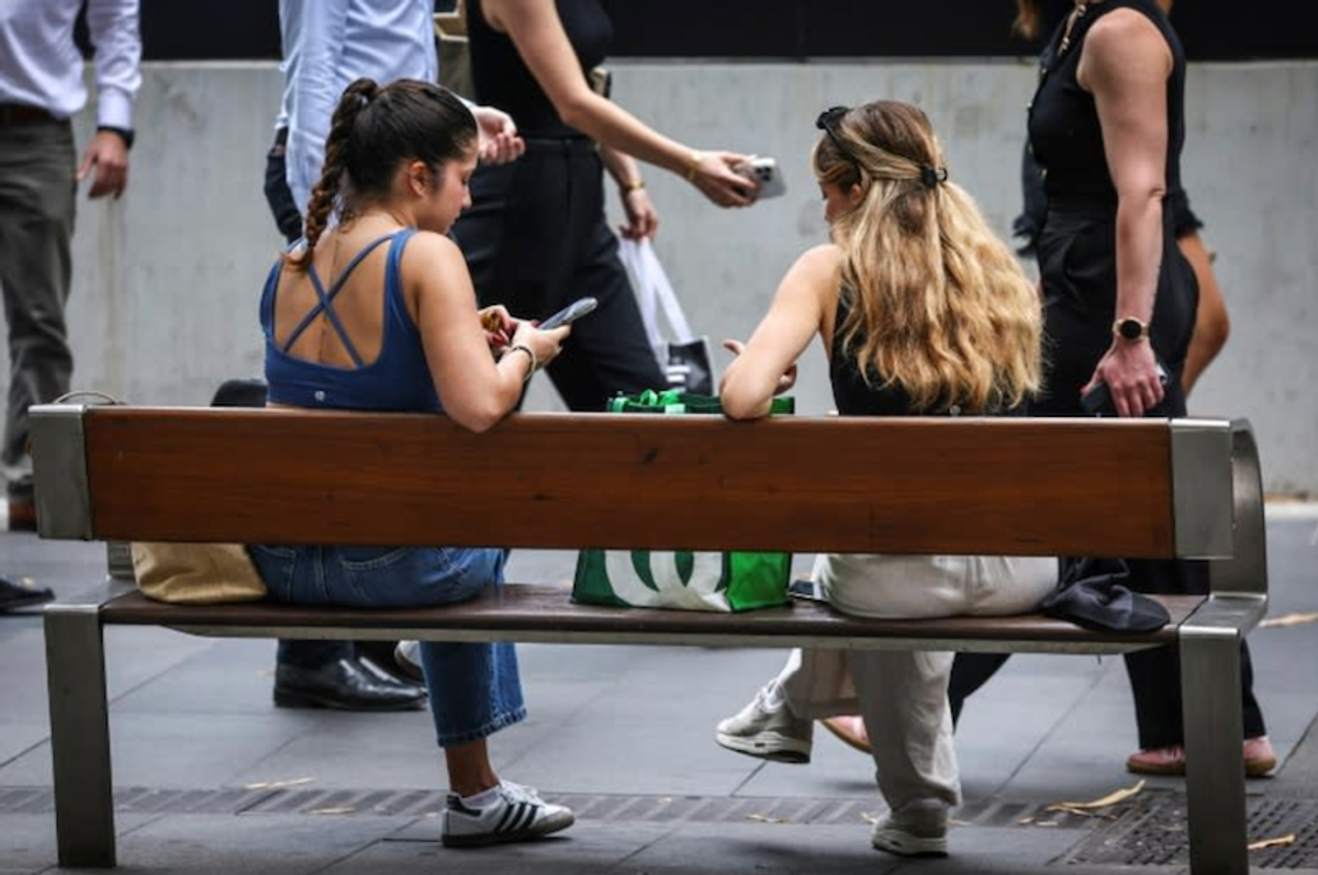 Australia takes step to ban under 16s from social media