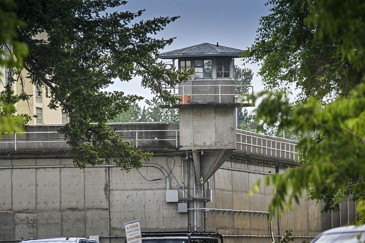 Court releases Oregon man from prison, ruling governor’s order illegally kept him there