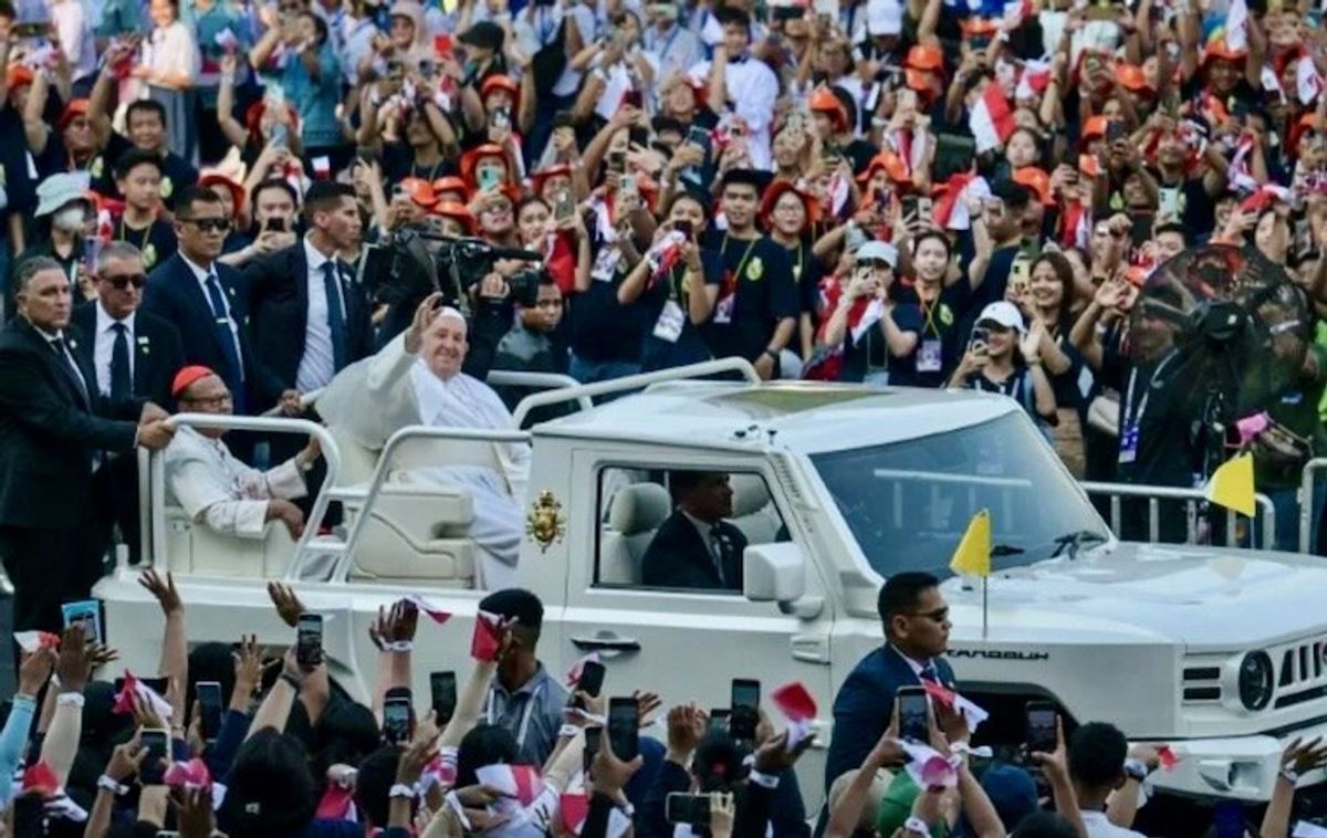Indonesia arrests seven over Pope Francis 'terror threats'