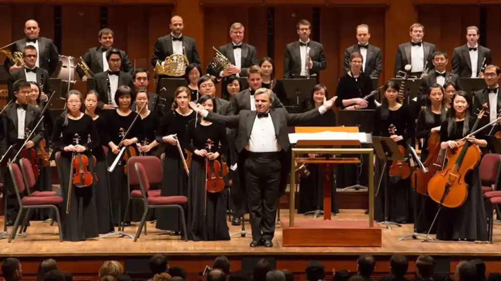 Far-right publication runs 17K articles 'fawning over' Chinese dance group — here's why