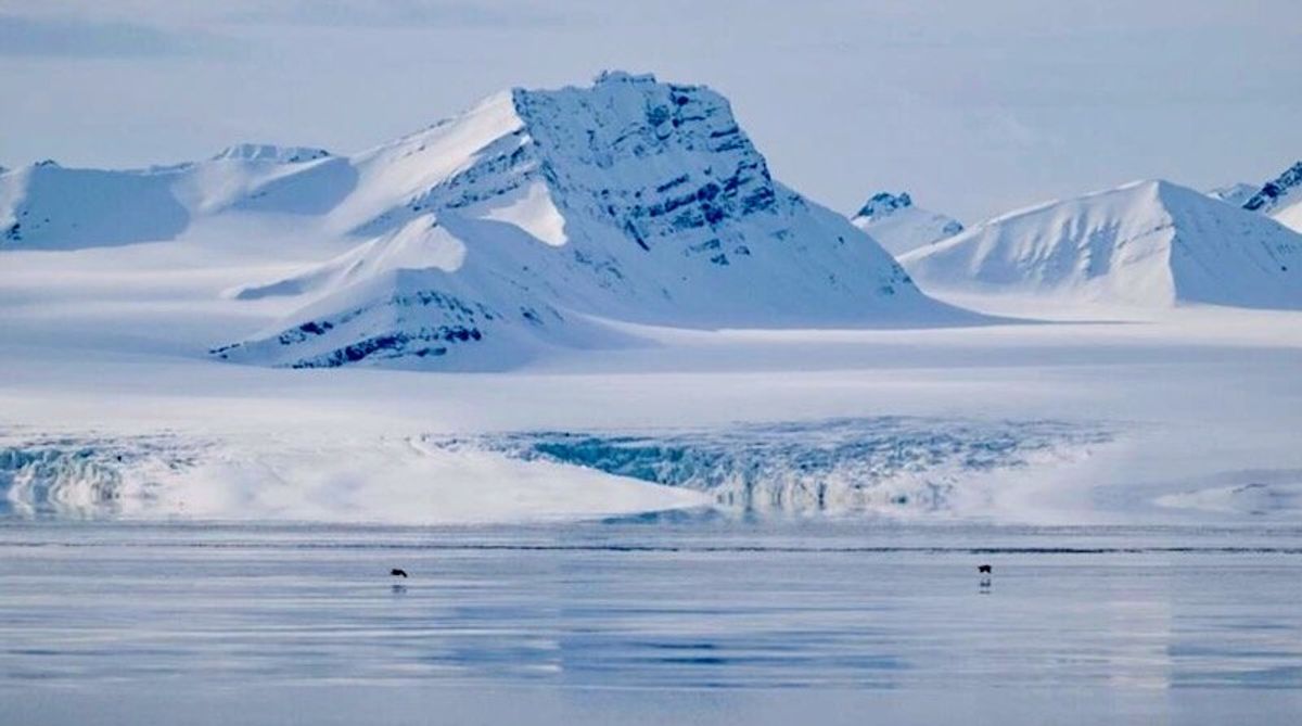 Scientists in Arctic race to preserve 'ice memory'