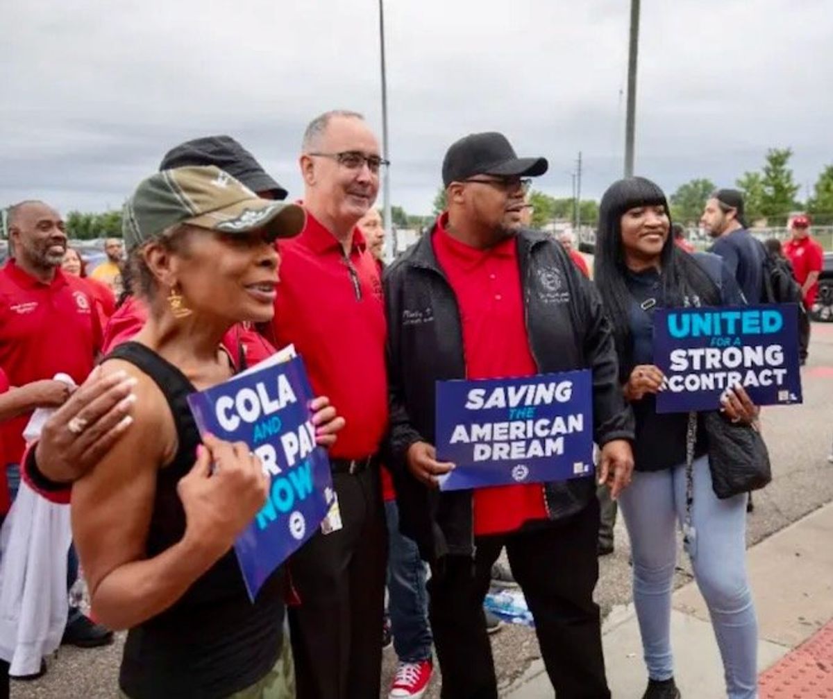 Auto workers' big win 'wrecks Trump's populist scam': columnist