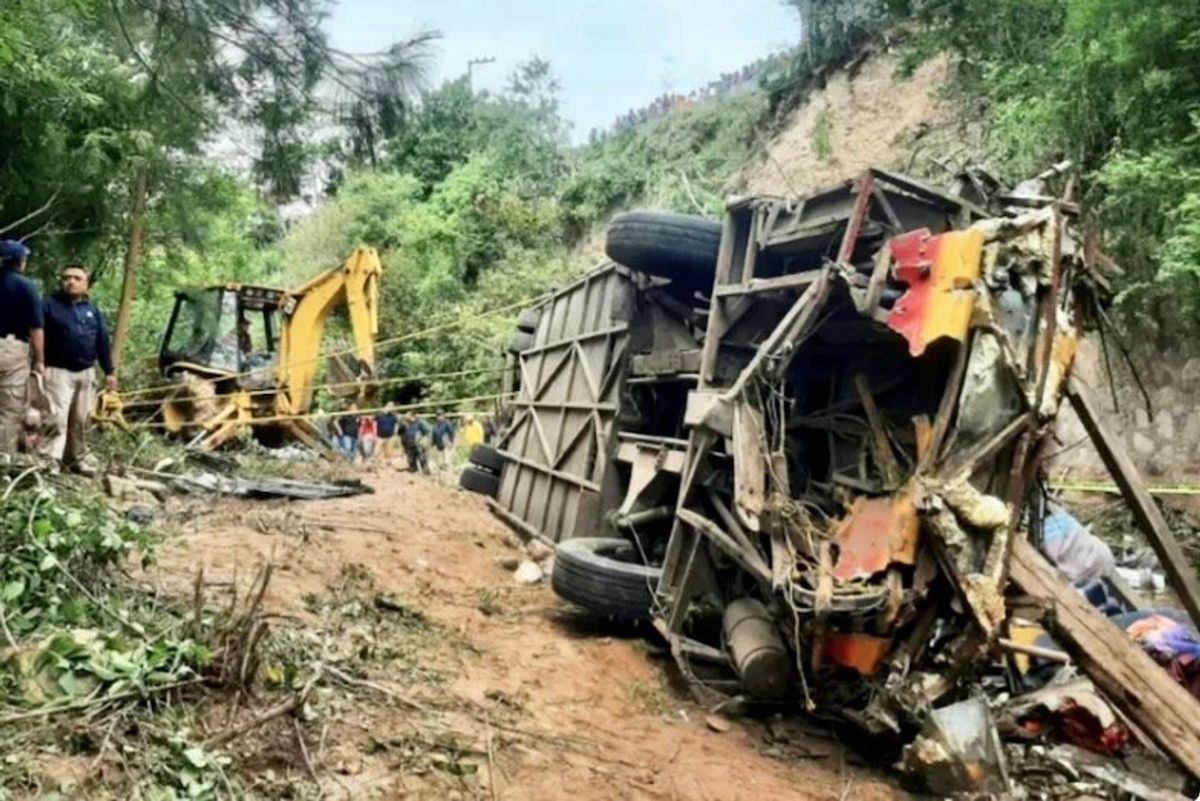 Death toll rises to 29 in Mexico bus plunge