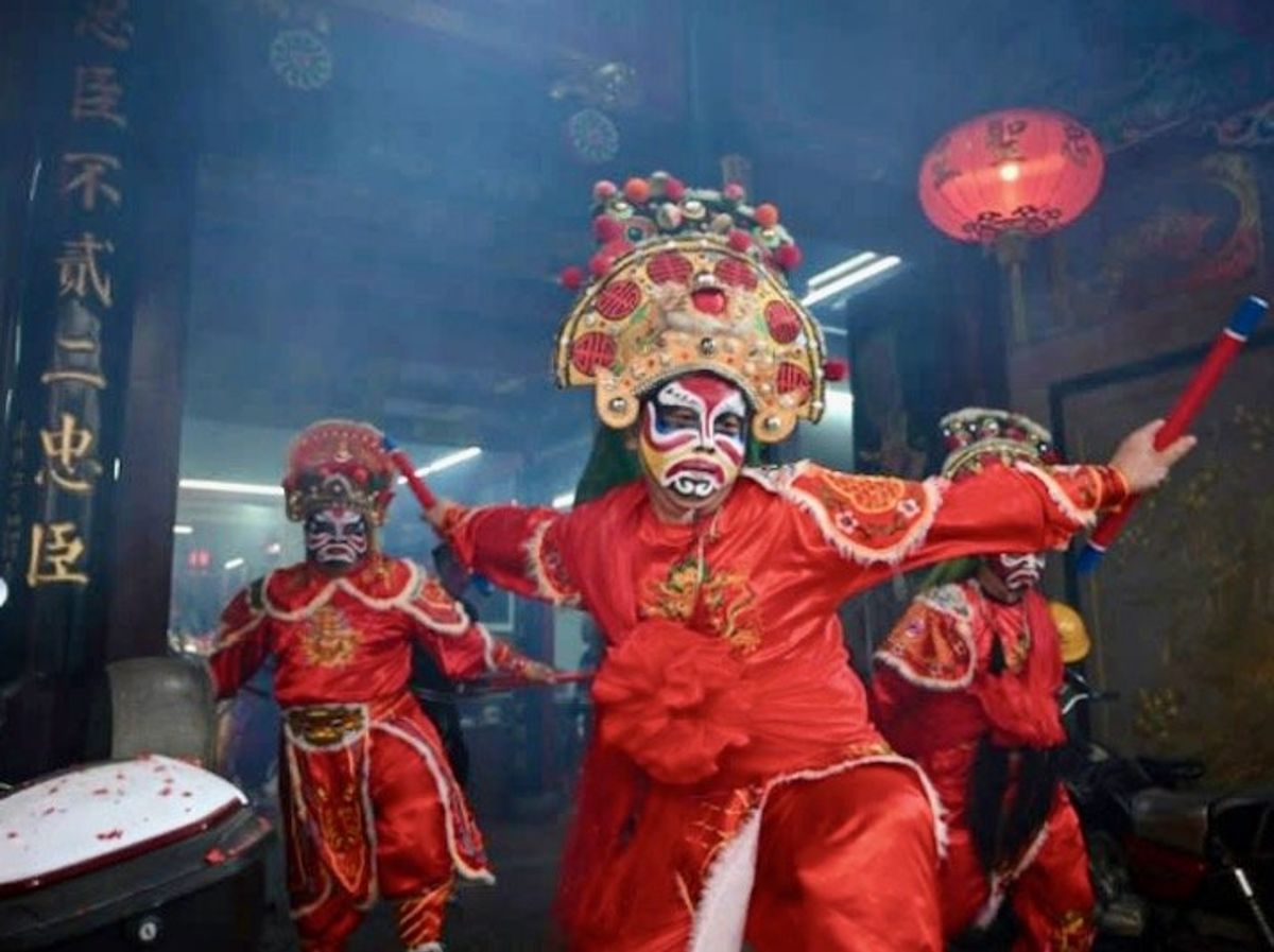 Half kung-fu, half opera: China's captivating 'heroes' dance