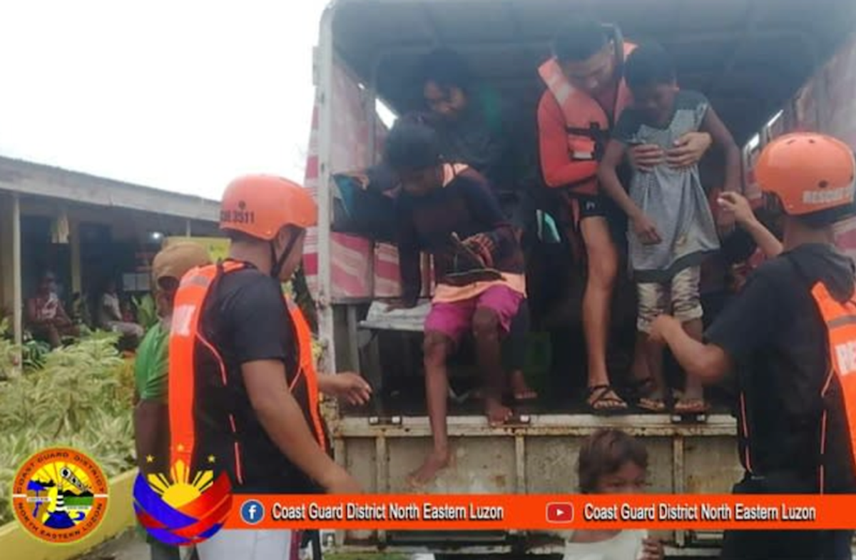 Thousands flee as Typhoon Usagi hits north of Philippines