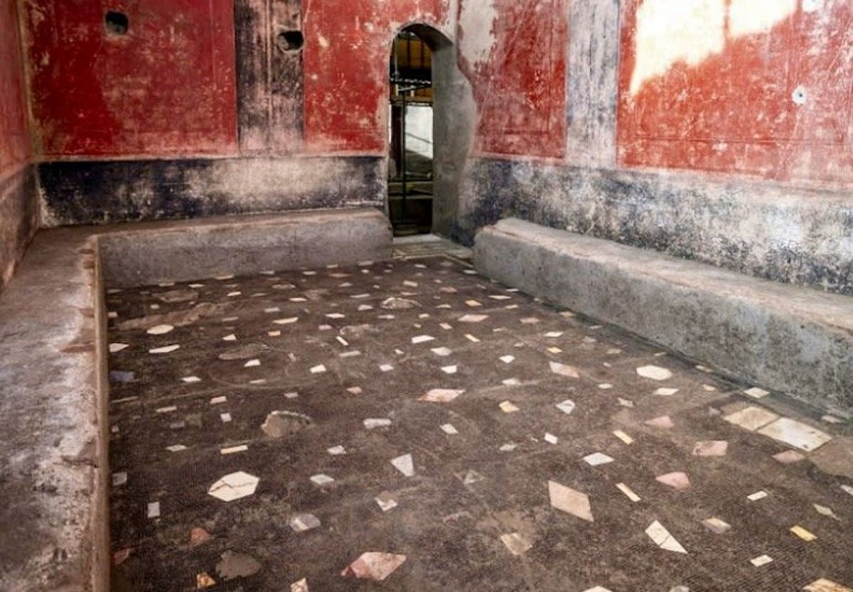 Pompeii reveals 'impressive' bath complex