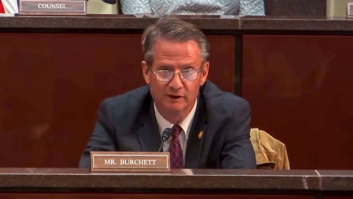 Tim Burchett floats federal funding for Steve Bannon, Newsmax and Fox News at PBS hearing