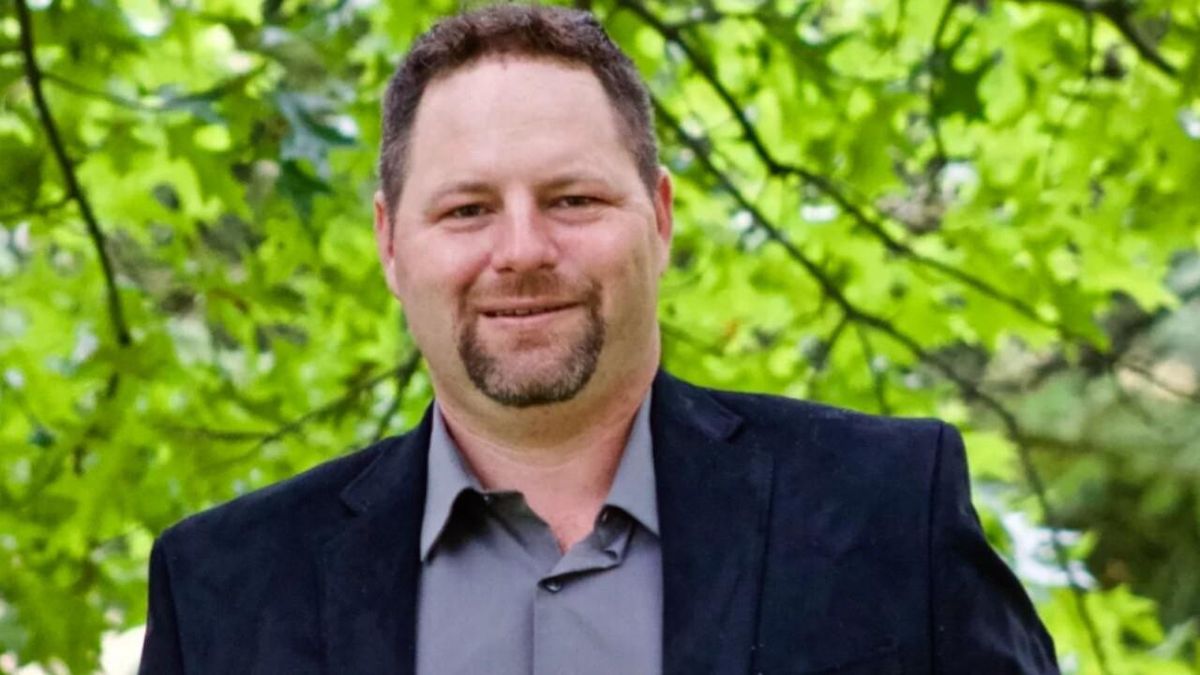 Pro-Trump congressional candidate is illegally hiding his personal finances: report