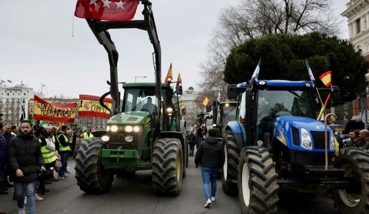 Tractors gather in central Madrid in farmers' protest