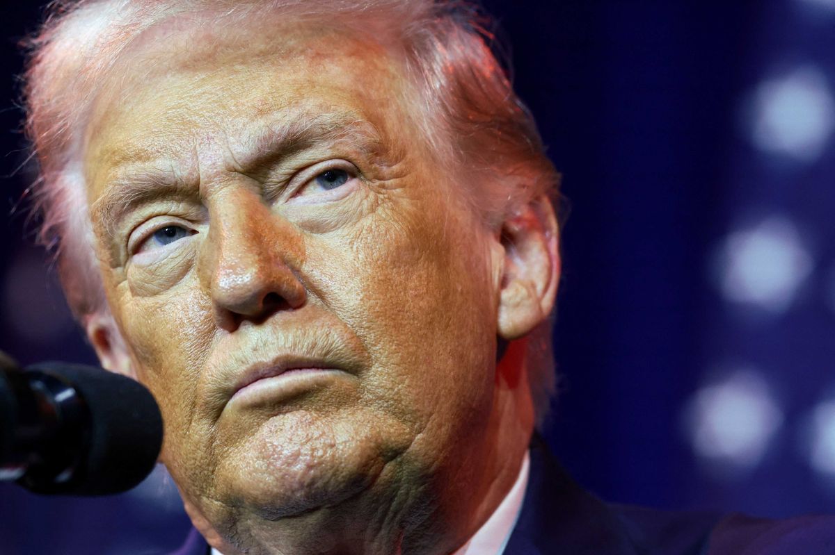 Reporter chides Trump's 'creepy' fireside chat invitation: 'Under no circumstances'