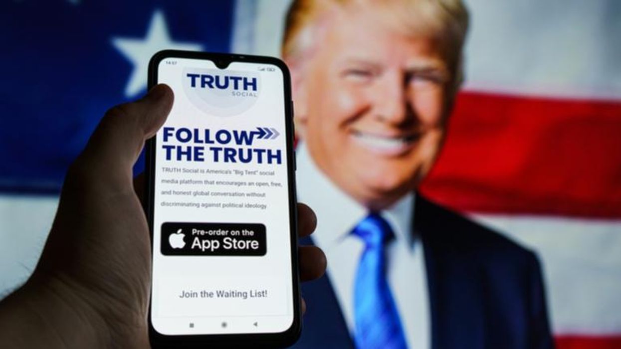 Legal experts: Trump 'just blasted his own defense apart' in Truth Social rant