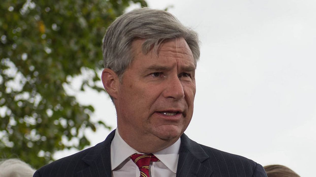 Senator Whitehouse suspects ex-FBI agent 'may have knowledge of' efforts to 'damage' Clinton in 2016