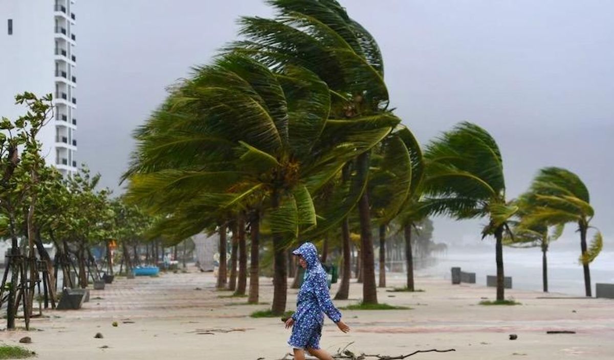Typhoon Noru tears across Vietnam