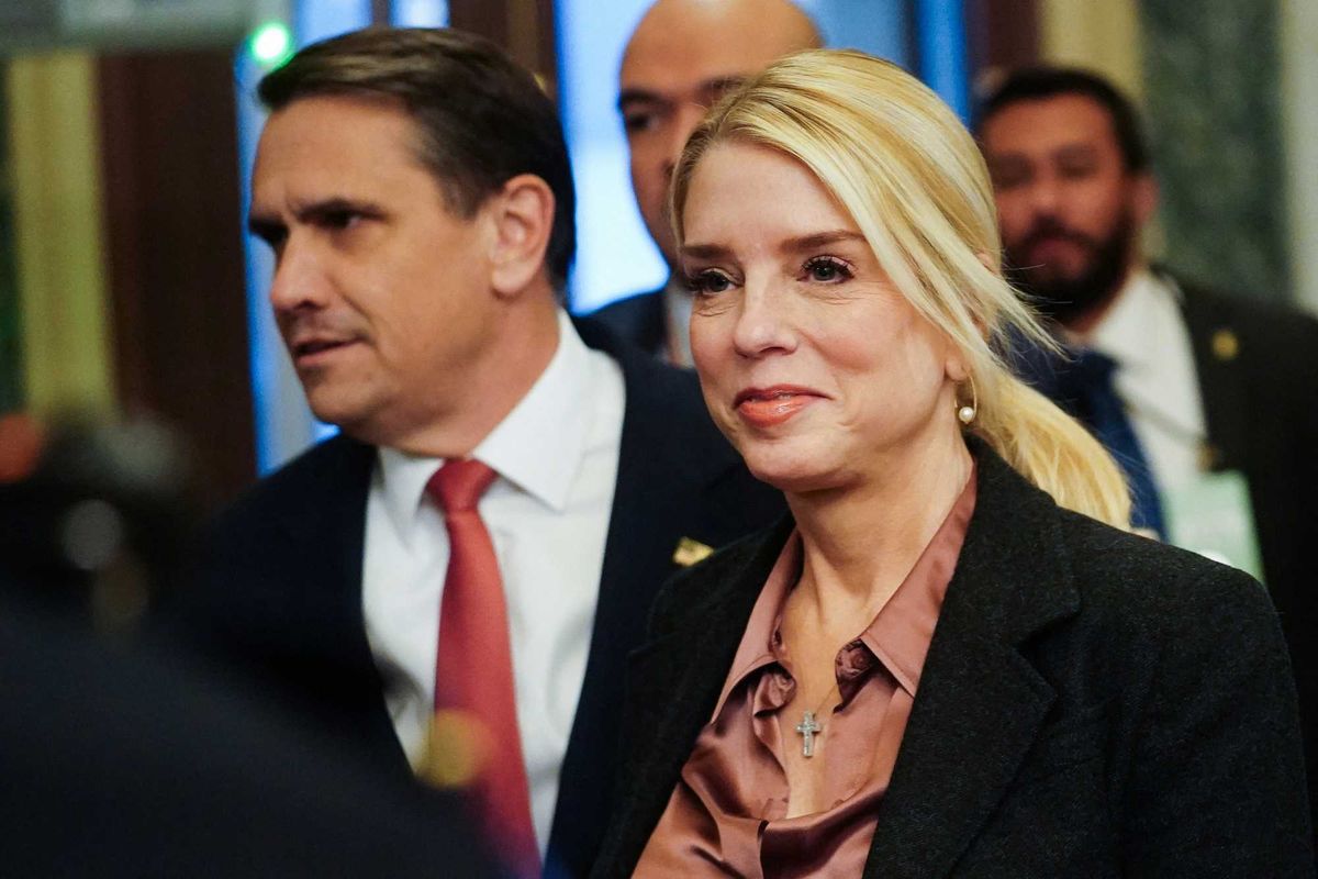Irate ​Dems 'storm out' of closed Pam Bondi briefing