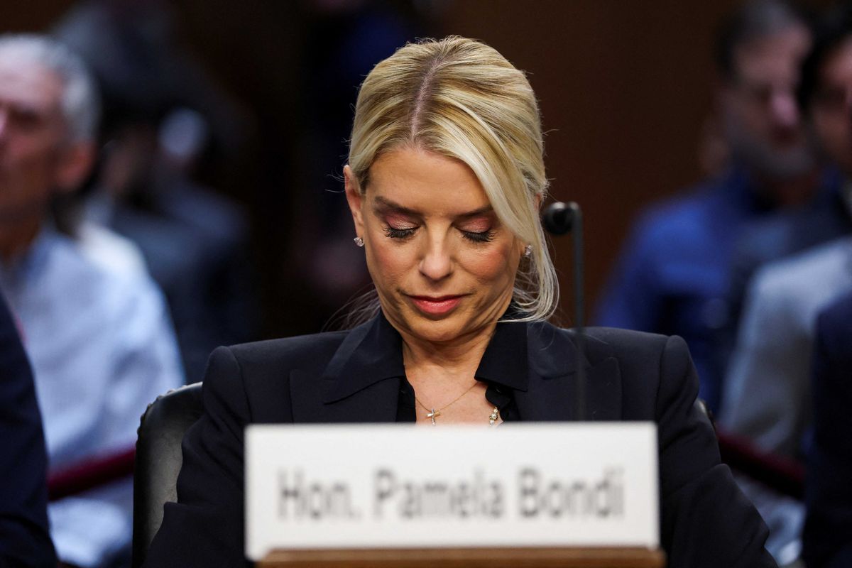 'Bombshell': AG 'shocks' ex-prosecutor by refusing to answer Trump-Epstein question